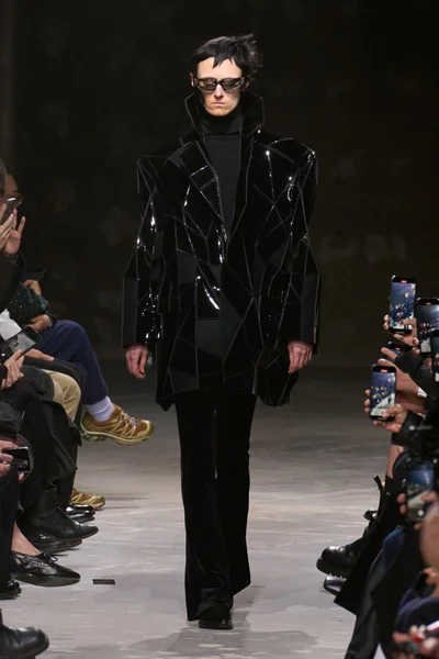 Look 32